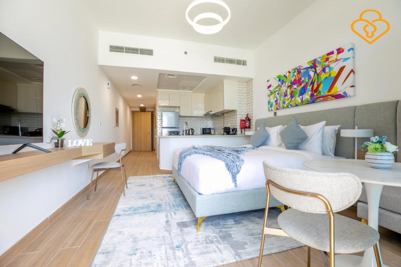 Apartment 151 Residences Studios, Jumeirah Garden City, Sheikh Zayed Rd 713 *